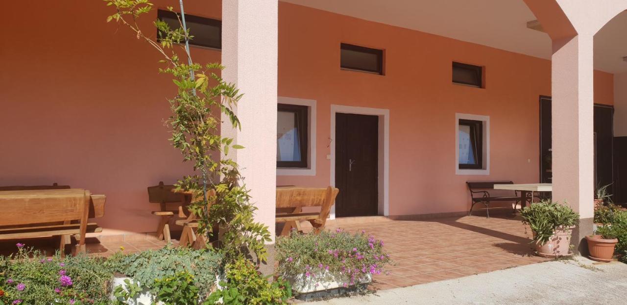 Klet Jana Bed & Breakfast Jastrebarsko Luaran gambar