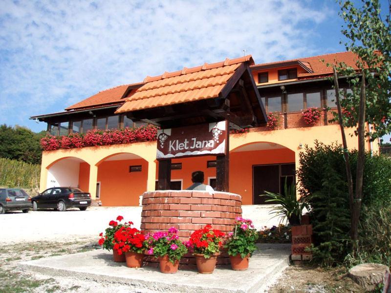 Klet Jana Bed & Breakfast Jastrebarsko Luaran gambar