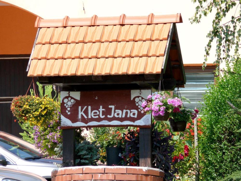 Klet Jana Bed & Breakfast Jastrebarsko Luaran gambar