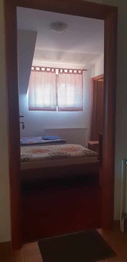 Klet Jana Bed & Breakfast Jastrebarsko Luaran gambar