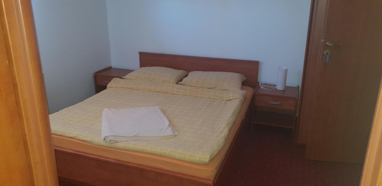 Klet Jana Bed & Breakfast Jastrebarsko Luaran gambar