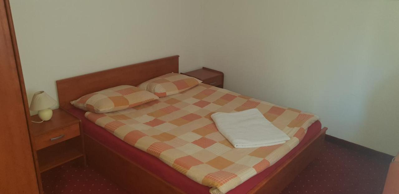 Klet Jana Bed & Breakfast Jastrebarsko Luaran gambar